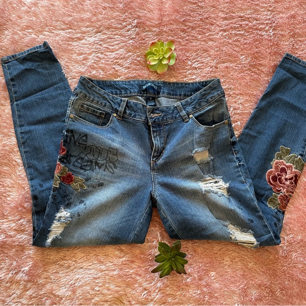 BLUE SPICE MIDRISE FLORAL EMBROIDERED SKINNY JEANS 🌷